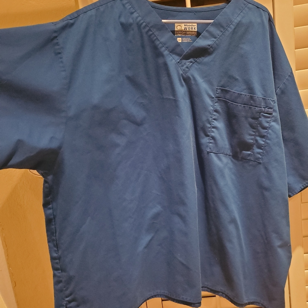 Scrub top - Picture 1 of 4